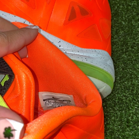 Nike LeBron 10 GS - Total Crimson / Black / Volt - Picture 6 of 6